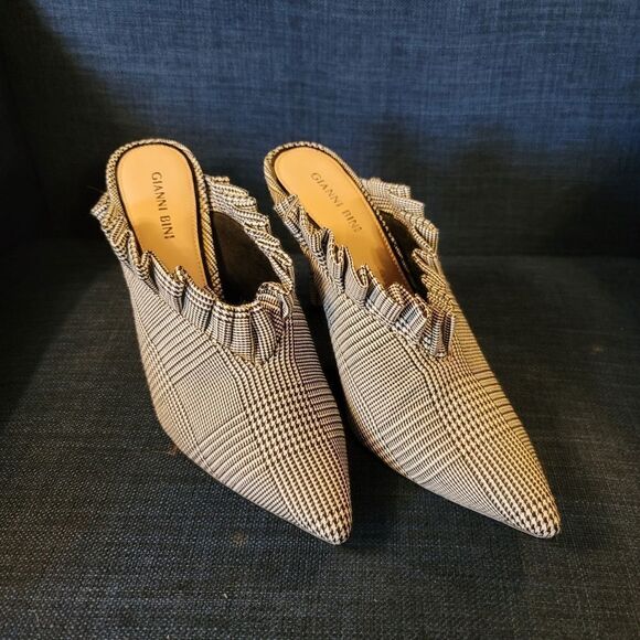 Gianni Bini Ruffled Mules Size 7.5M NWOT - Picture 2 of 11